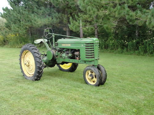 1941_John_Deere_H_Tractor-B