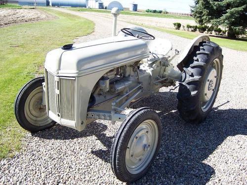 1942_Ford_9n_Tractor