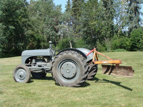 1945_Ford_9n_Tractor