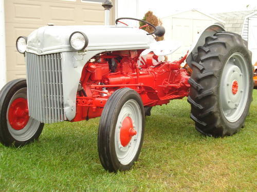 1947_Ford_8n_Acreage_Tractor