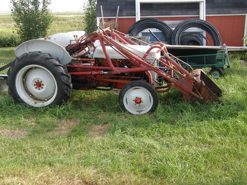 1948_Ford_8n_Tractor