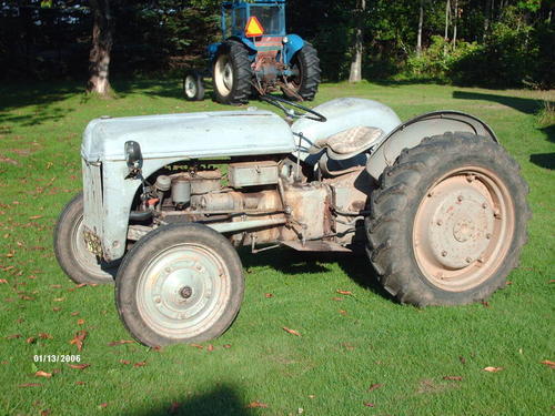 1948_Ford_9n_Farm_Tractor