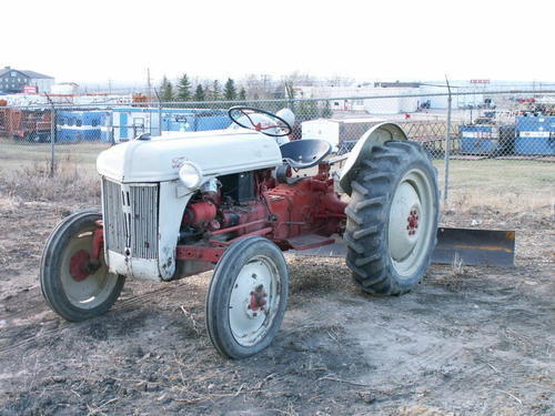 1948_Ford_N8_Tractor