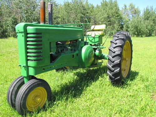 1949_John_Deere_Model_A_Tractor