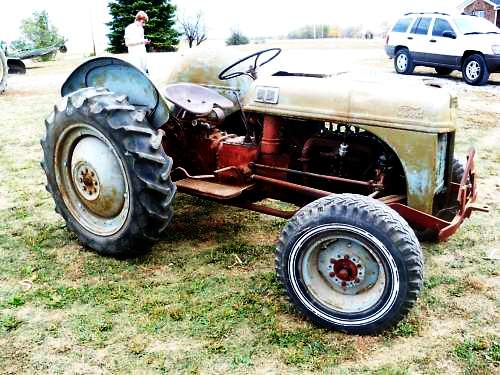1952_Ford_8-N_Model_Tractor
