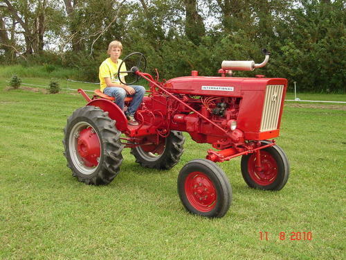 1952_Ihc_Farmall_140_Tractor