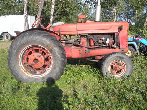 1952 International Harvester Model W-6 Tractor
