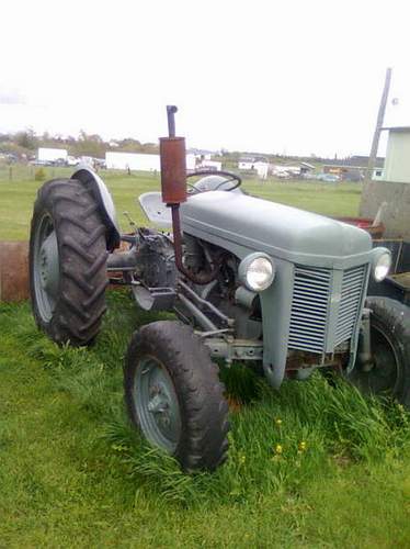 1952 Massy-Harris-Freguson Tractor
