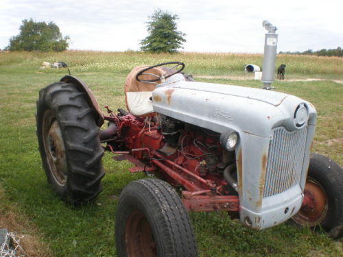 1953_Ford_Golden_Jubilee_Antique_Tractor