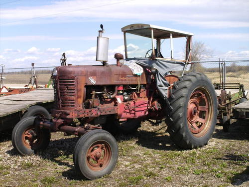 1954_Farmall_400_Gas_Tractor