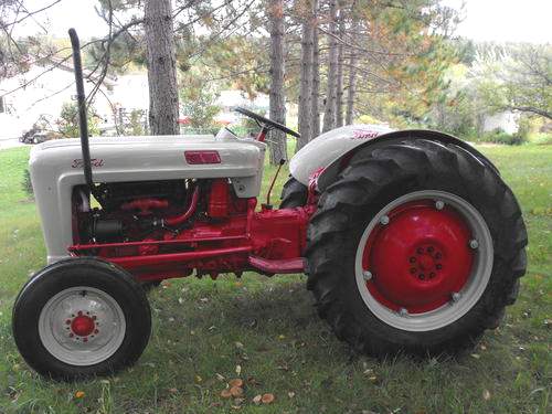 1957_Ford_Jubilee_Tractor
