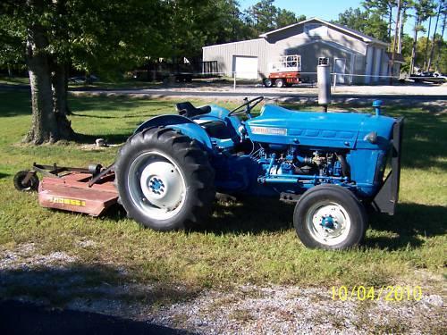 1965_3000_Ford_Tractor