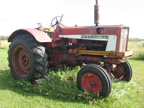 1967 International 706 Tractor
