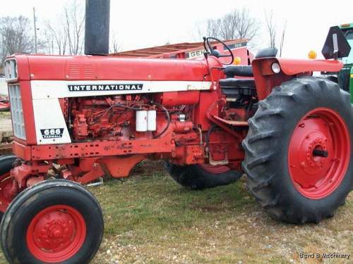 1972 International 666 Farm Diesel Tractor 
