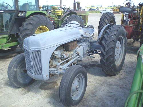 Ford_9n_Farm_Tractor