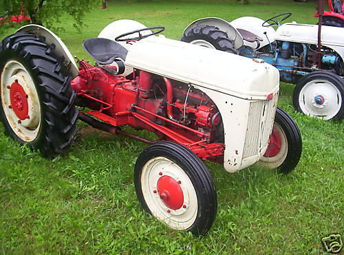 Ford_9n_Tractor-B