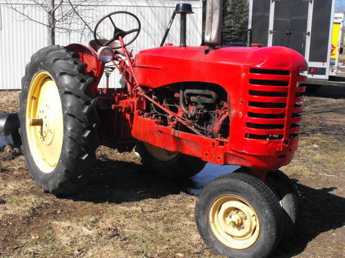 Massey_Harris_30_Row_Crop_Tractor-A