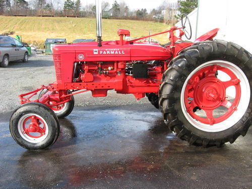 1947_Farmall_H_Tractor-1