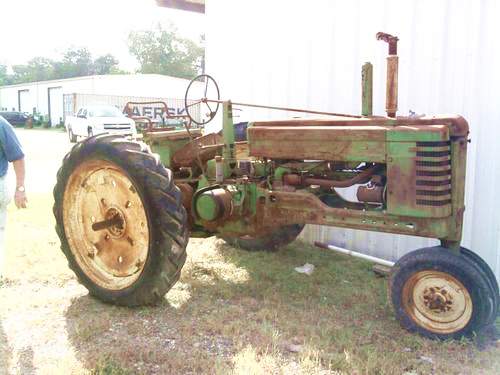 1951_John_Deere_Model_B_Antique_Tractor