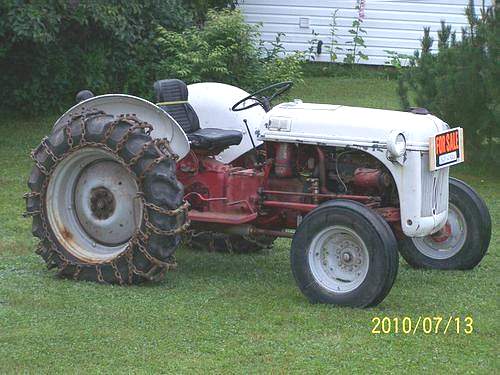 1952_Ford_8n_Tractor-A