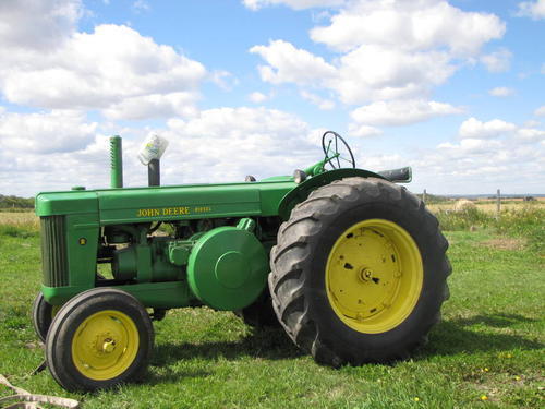 1952_John_Deere_Model_R_Tractor