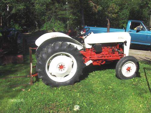 1954_Ford_600_Farm_Tractor