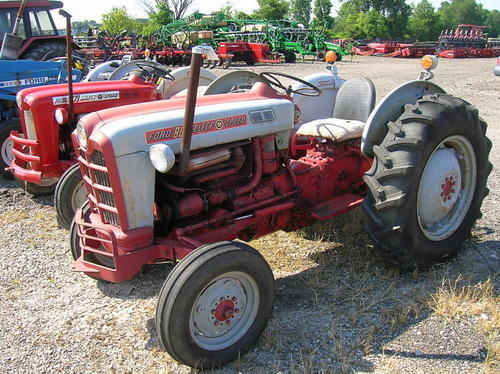 Ford_Farm_Tractor_881_Utility